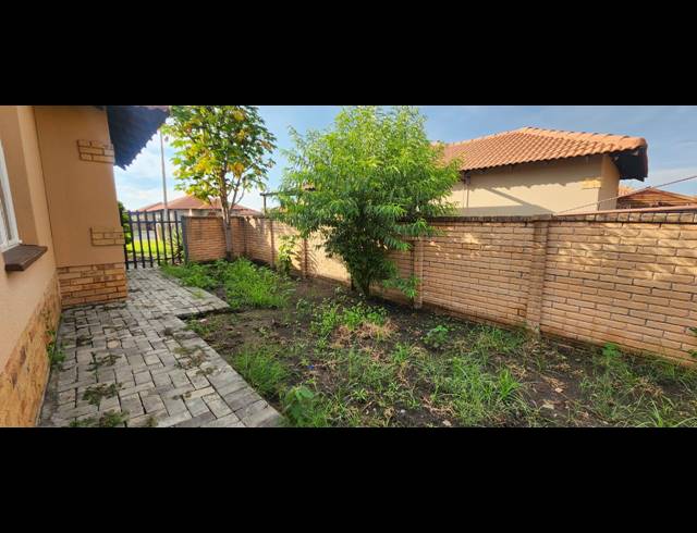 3 BEDROOM HOUSE FOR SALE IN WATERKLOOF HILL ESTATE